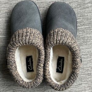 Slippers. Clarks size 6